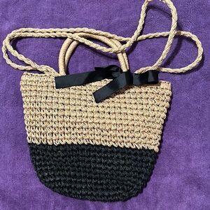 NWOT On trend Black/Tan woven straw handbag handles shoulder straps drawstring